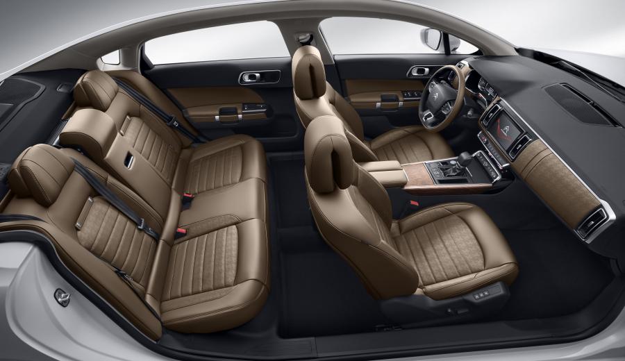 Интерьер Citroen C6 2016 года  (фото 15 из 39)